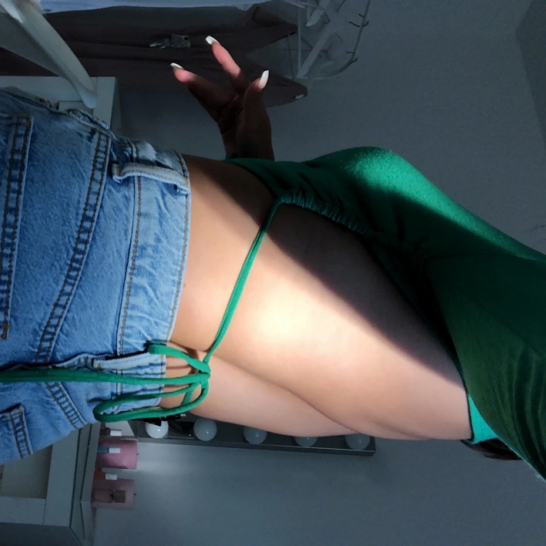 Grön tröja med öppen rygg från hm