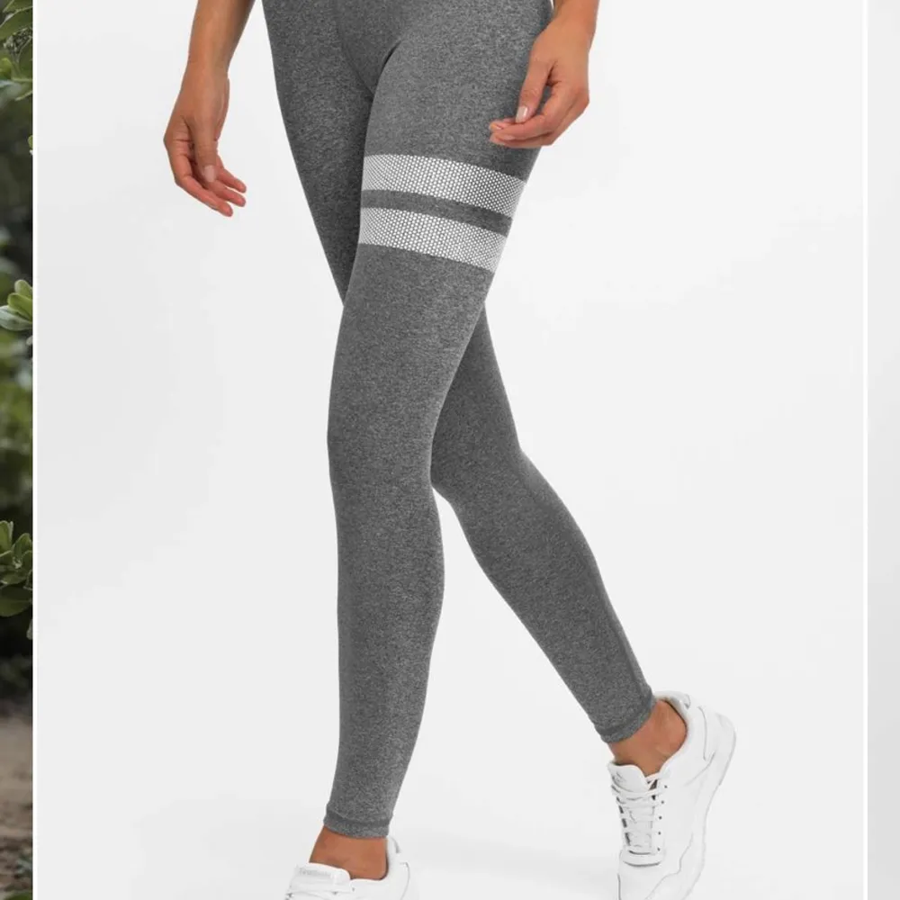 Super fina gråa stronger tights i storlek xs, har många liknade så känner att jag inte behöver dessa längre💘 sparsamt använda . Jeans & Byxor.
