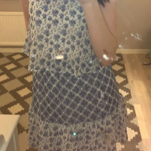 Jätte fin klänning från Kappahl  - Jätte fin klänning från Kappahl köpt för 200kr använd ett antal gånger.