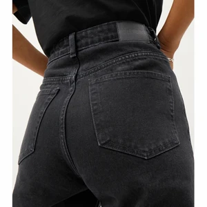 Weekday svarta jeans - Svarta jeans från Weekday i modellen ”row”. Bra skick! 