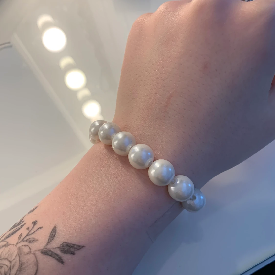 Vitt pärlarmband - 90