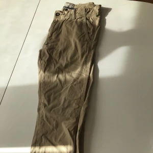 Beiga jeans  - Beiga jeans från the chino