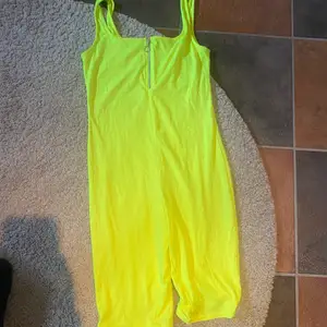 En neon gul ”body” i strl M 
