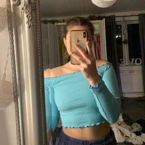 Gina tricot off shoulder - En jätte fin off shoulder tröja som tyvärr inte kommer till användning, köparen står för frakten