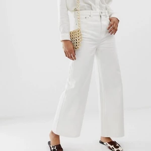 Weekday jeans modell ACE  - Snygga jeans i storlek 25/32. Köpte på Weekday för 500 kronor! Sitter jättesnyggt på, säljer pga att jag har två! 