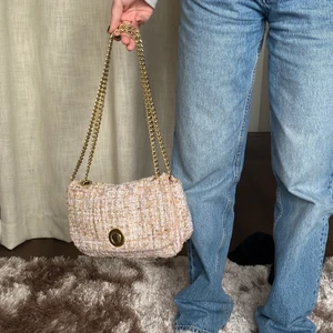 Zara väska  - Snygg rosa aktig väska från zara! Och fler är intresserade kan budgivning ske💞 Frakt 65kr