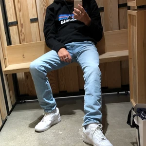 Vintage levis jeans - As snygga ljusa levis 511 som tyvär har blivit för små för mig, dom är 28 i midjan och uppsydda till 30 i längd