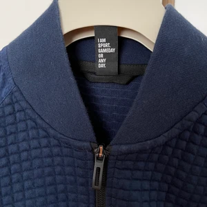 Adidas bomberjacka, dam - Först till kvarn. Hämtas omgående. Säljs p.g.a flytt. 