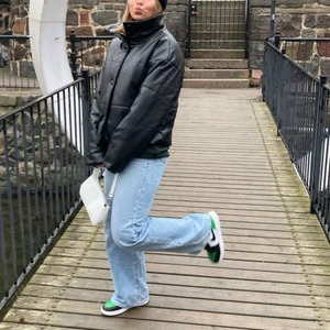 Levis jeans - Säljer mina älskade jeans då dom är för små, nypris 1249kr 🥺fråga gärna om fler bilder💕köparen står för frakt