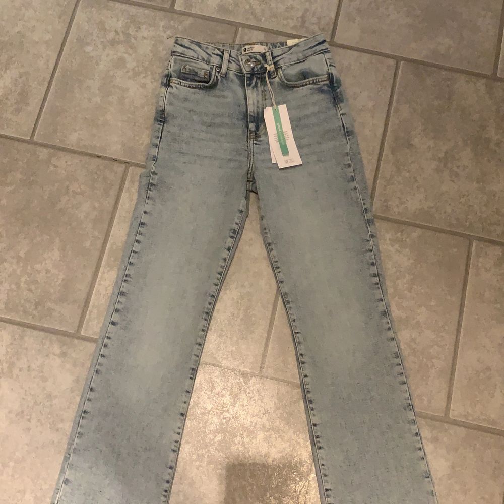 Ylva Kick Flarie jeans 🥰 | Plick Second Hand