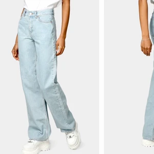 JUNKYARD - Jag säljer dessa super snygga jeans då dom inte kommer till användning längre. Jeansen är i superfint skick🥰 Jeansen är klippta nedtill (jag är 160) och Jeansen ligger perfekt på mina fötter. 