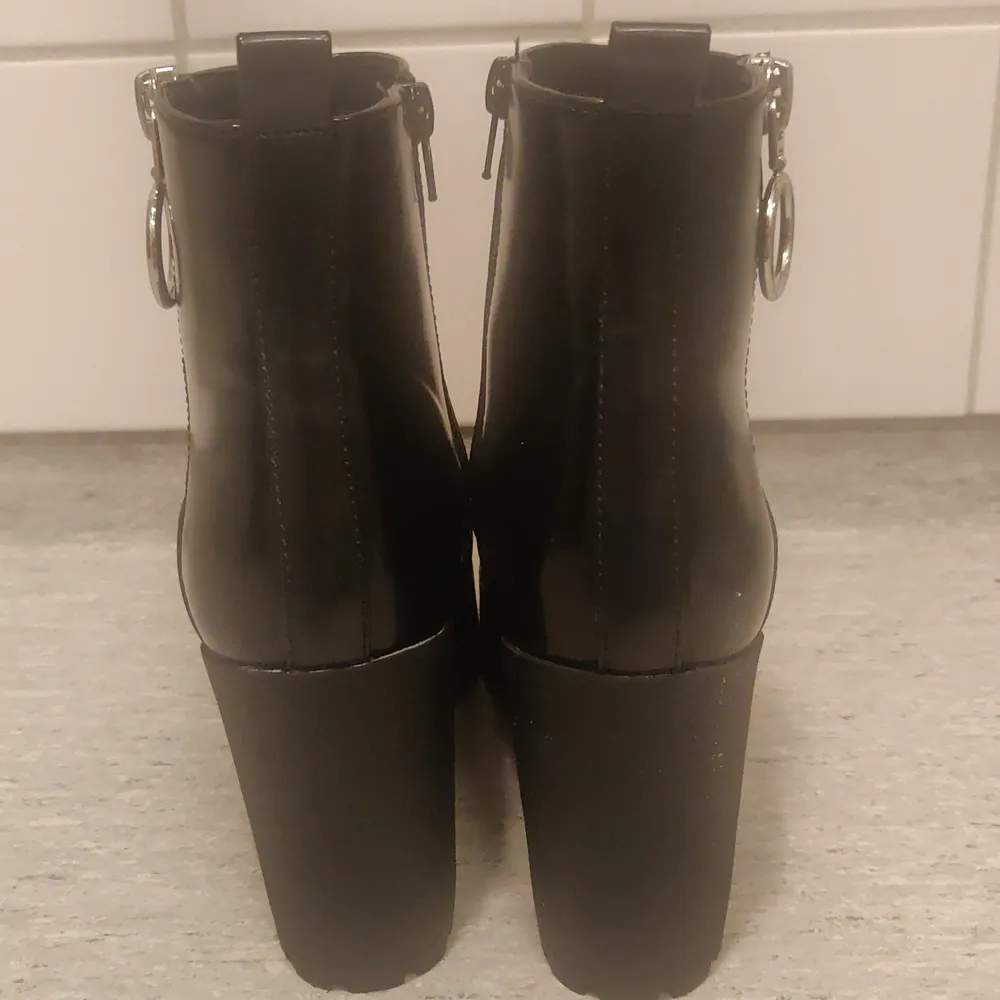 Black Even&Odd boots, size 40. Heel is 9cm high including the platform. Used only a few times. . Skor.