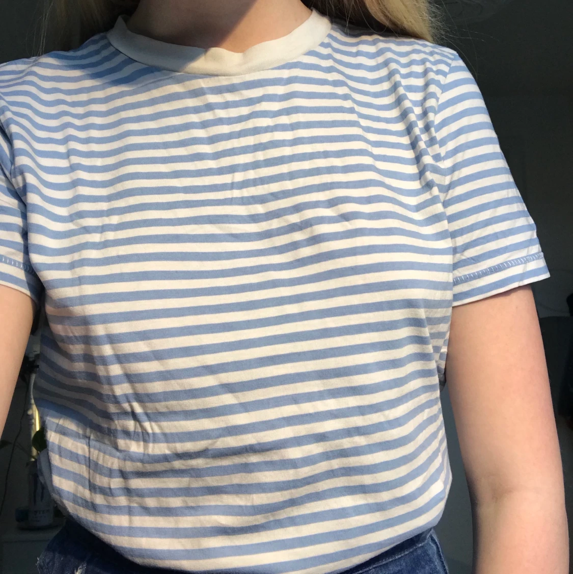 Blåvitrandig t-shirt