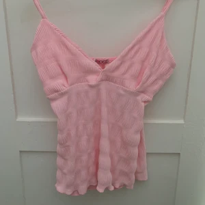 Linne - Babyrosa linne. Passar för någon med mindre byst. Skriv direkt privat-ingen budgivning.😊