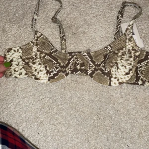 Bikinitopp - Superfin bikiniöverdel från nakd, aldrig använd då lappen fortfande är kvar, tyvärr för liten för mig💕