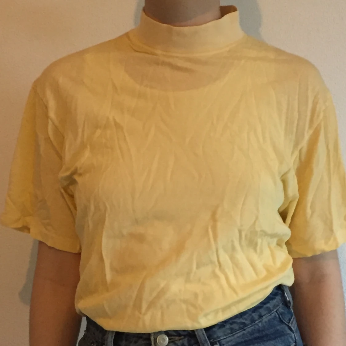 Gul polotröja i kortarm