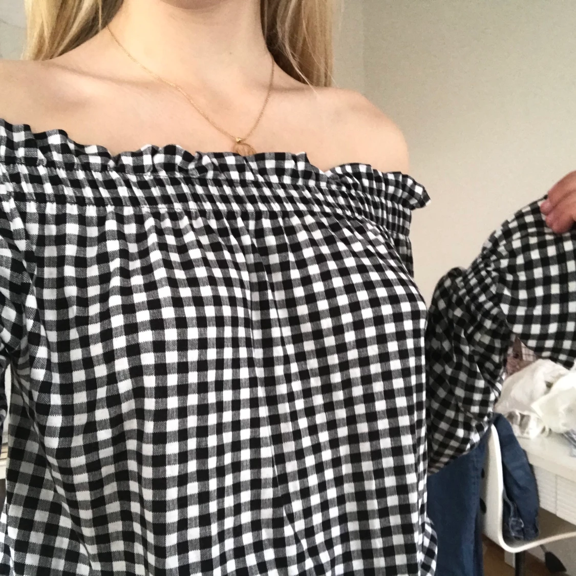 Svartvit off shoulder tröja! - 91