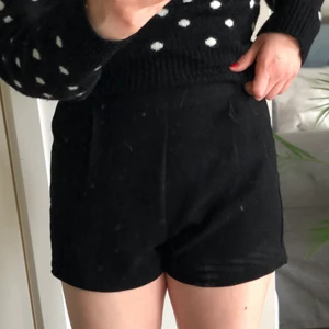 Shorts - Bekväma shorts som stängs med dragkedja där bak. 
