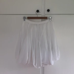 Vit kjol -  Vit kjol från twist&tango i bra skick!