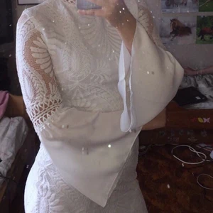 Studentklänning - Klänning köpt från JFR i storlek S, använd endast en gång. Passar perfekt till skolavslutningen/studenten! Säljes för 150kr plus frakt. 