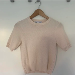 Topp - Jätte fin zara topp, obs lånade bilder fårn hon jag köpte den av ❤️