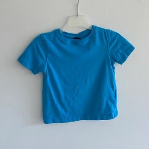 blå babytee - as söt babytee i blått