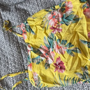 Söt topp - Söt topp från Hollister, knappt använd. Köptes för 300kr säljer för 50kr +frakt