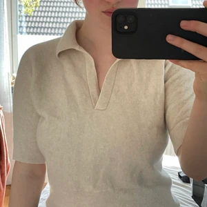 Superfin tröja! - Superfin tröja från H&M. Storlek S men funkar även för M och XS! Tröjan är bara använd någon gång. Så mysig och mjukt material!