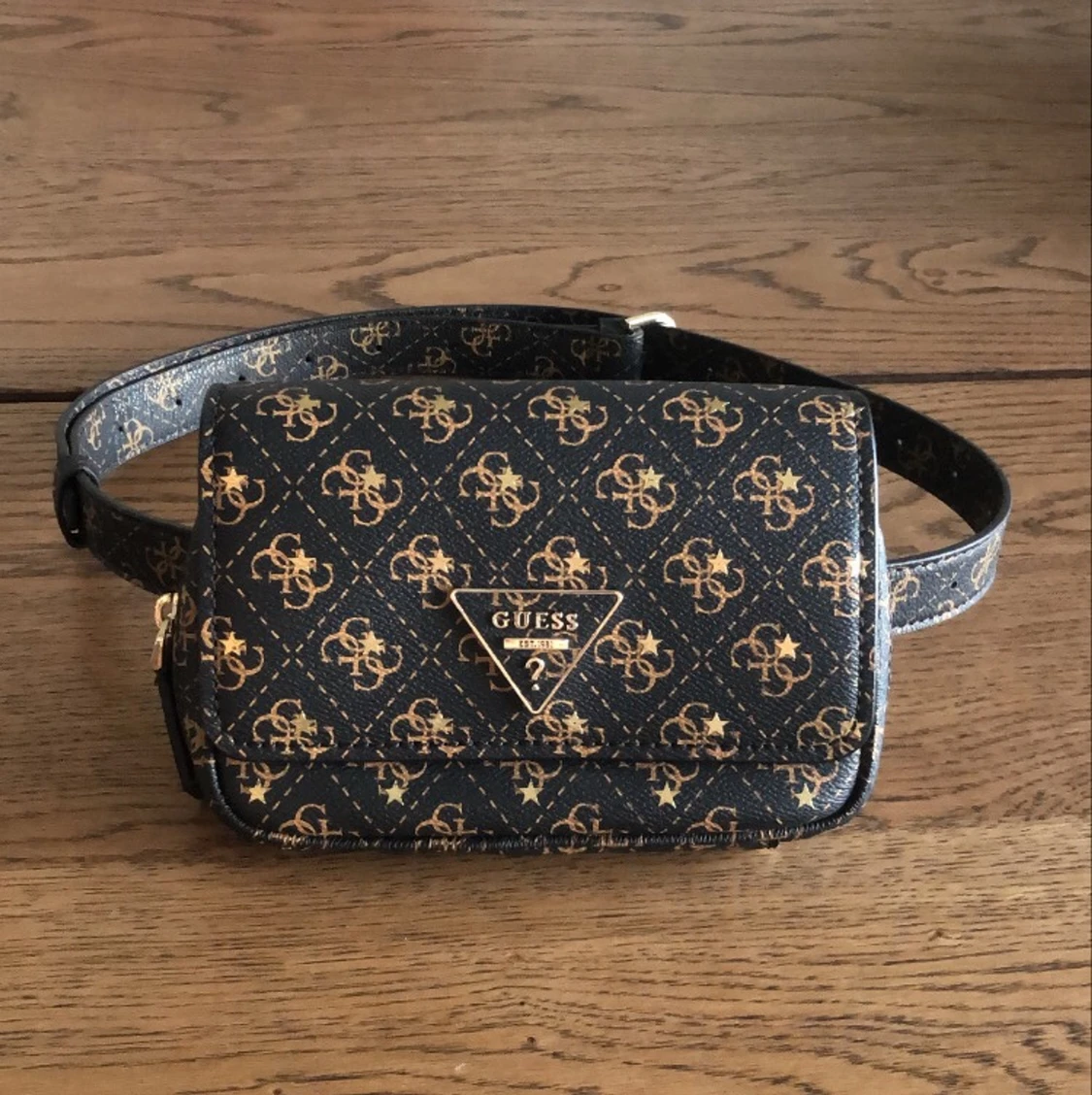 Guess bältesväska, oanvänt  - 90