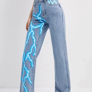 Jeans m blixt ⚡️ - Supersnygga jeans i strl S!! Aldrig använda pga för små. Unika💕