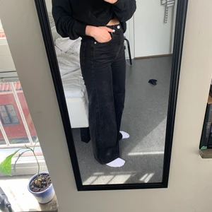 Weekday ACE W25 L34 - Weekdayjeans ACE! Endast använda ett fåtal gånger så i väldigt bra skick. Köpare står för frakt :)