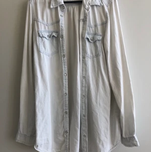 Jeansskjorta  - Jeansskjorta oversize i modellen 