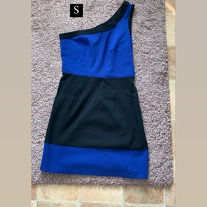 Klänning  - Super snygg klänning både till fest och vardag 