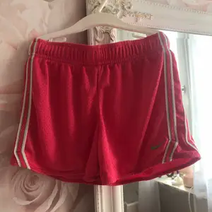 Jättefina rosa träningsshorts. Små i storleken så de skulle passa en s-xxs 💞 50kr eller högst bud😝