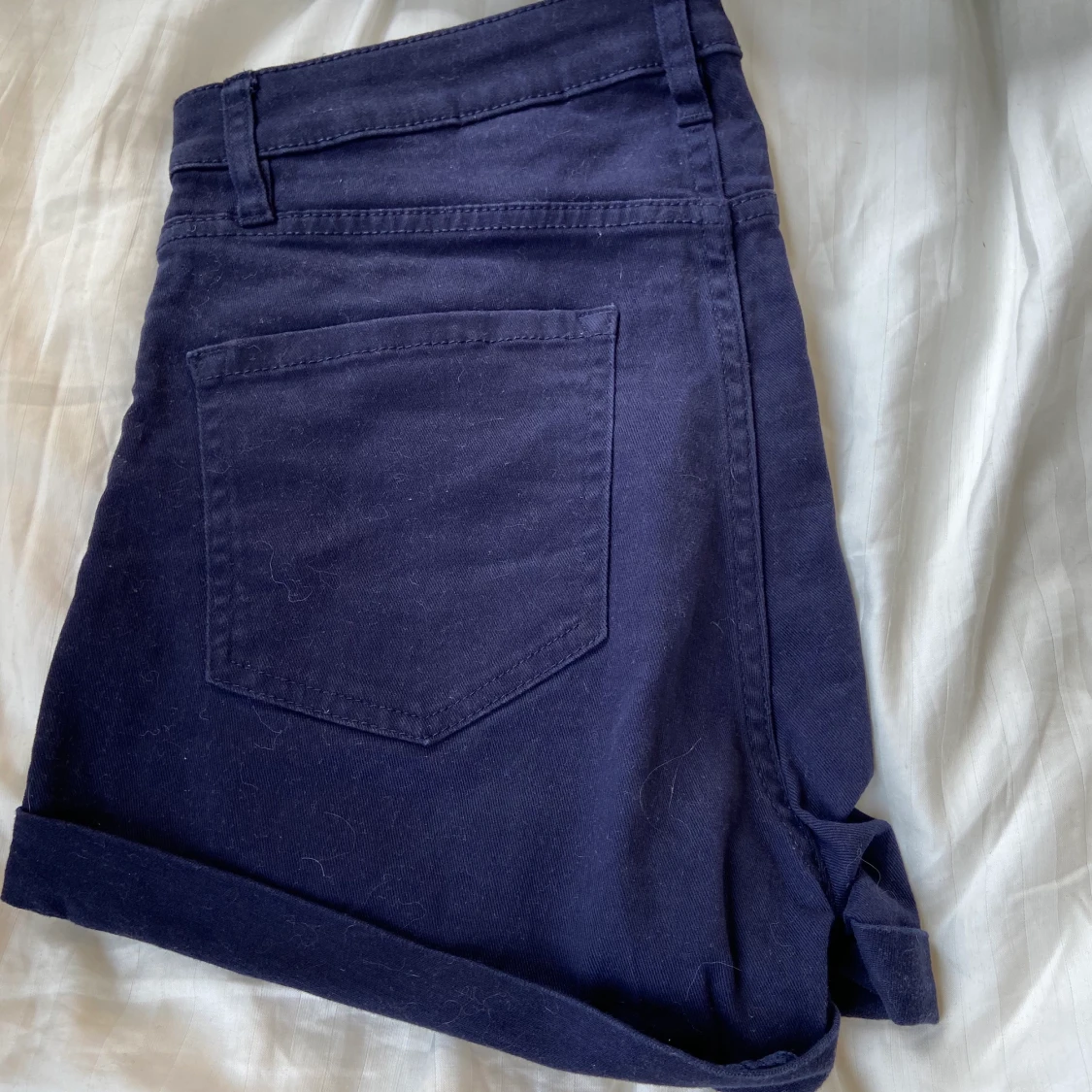 Marinblåa shorts
