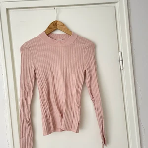 Topp Weekday strlk XS - Ribbad topp från Weekday! Stretchig 