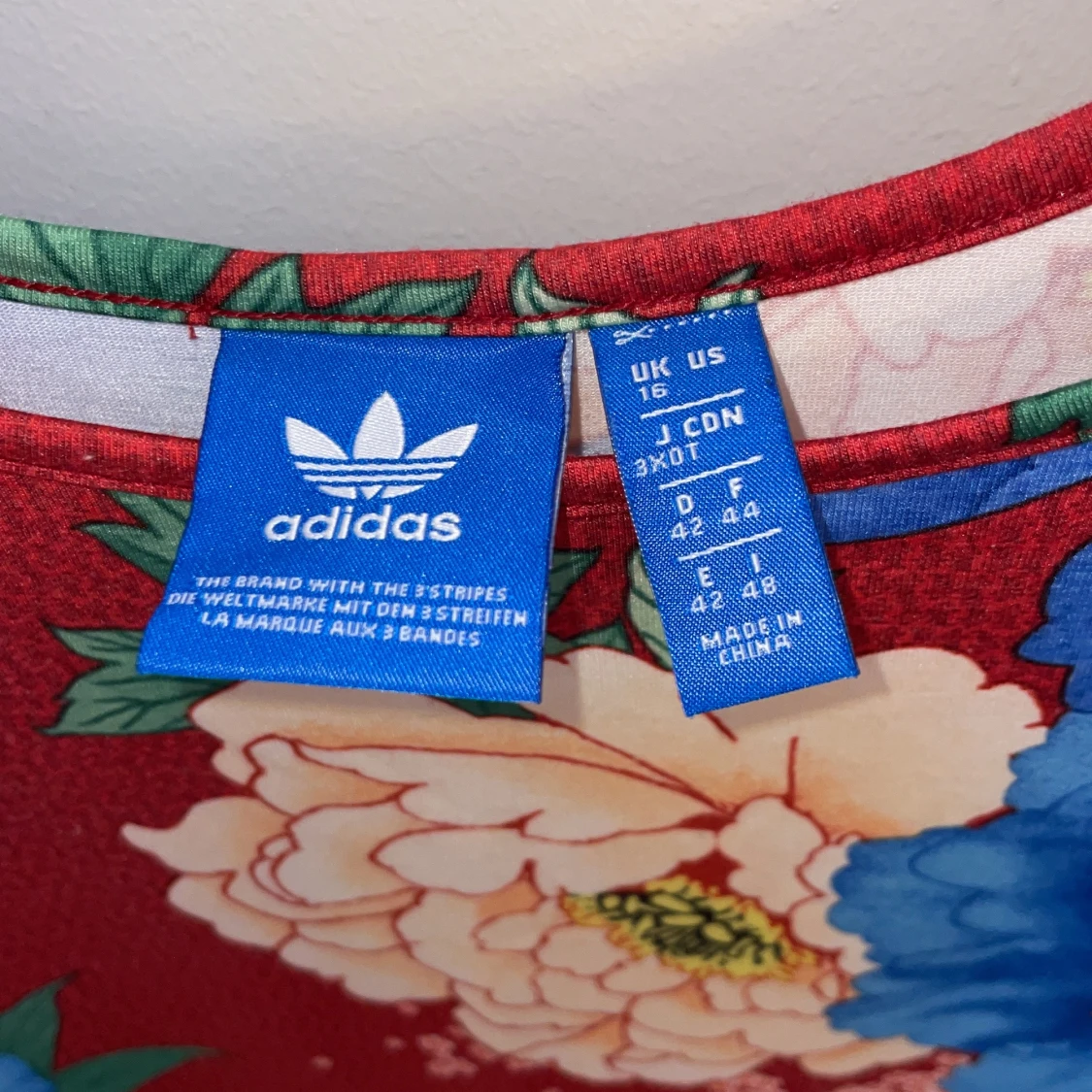 Adidasklänning i stl 42  - 91