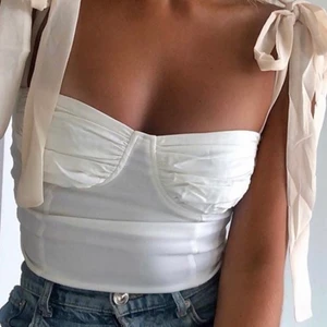 Topp från Anastasia  - Skit snygg helt oanvänd topp från byAnastasia. Passar xs/s/m eftersom banden väljer du längd på själv de är ett töjbart tyg! Skriv gärna för mer frågor💗💗