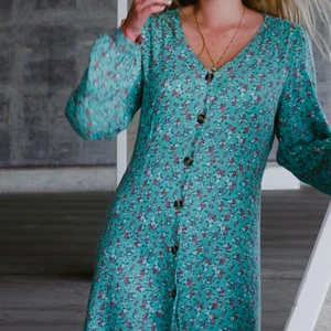 Blå sommarklänning  - Blommig sommarklänning ✨