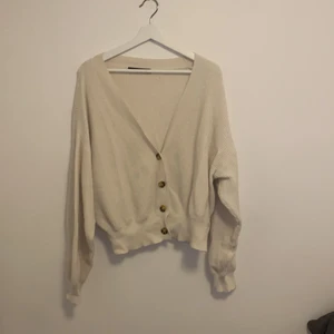 Somrig kofta  - Super fin kofta. (Mycket dåliga bilder, men kontakta mig så fixar jag fler💕