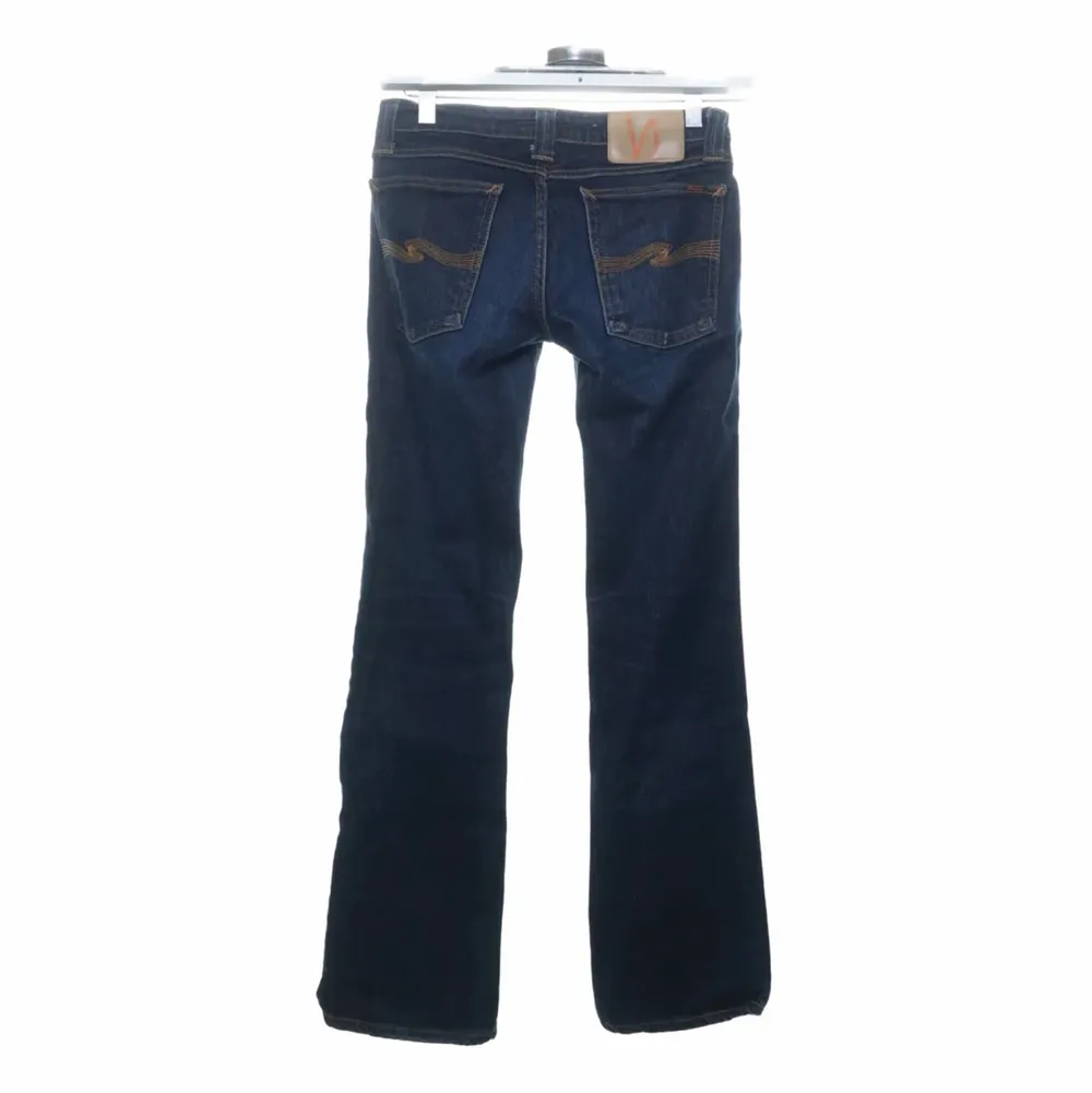 Lågmidjade jeans från Nudie i storlek 27/32. Köparen står för frakt💕!. Jeans & Byxor.