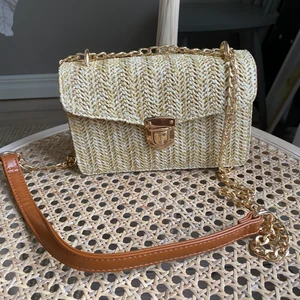 Handväska, axelremsväska  - Somrig axelremsväska, helt ny. 