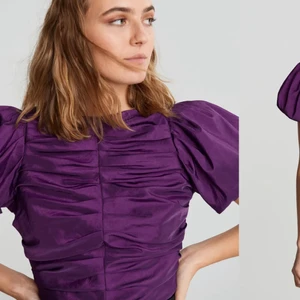 Puffärmad topp - Jättefin festlig topp från Gina Tricot! Sorgligt nog endast provad och aldrig använd, så helt i nyskick. Köparen står för frakten.