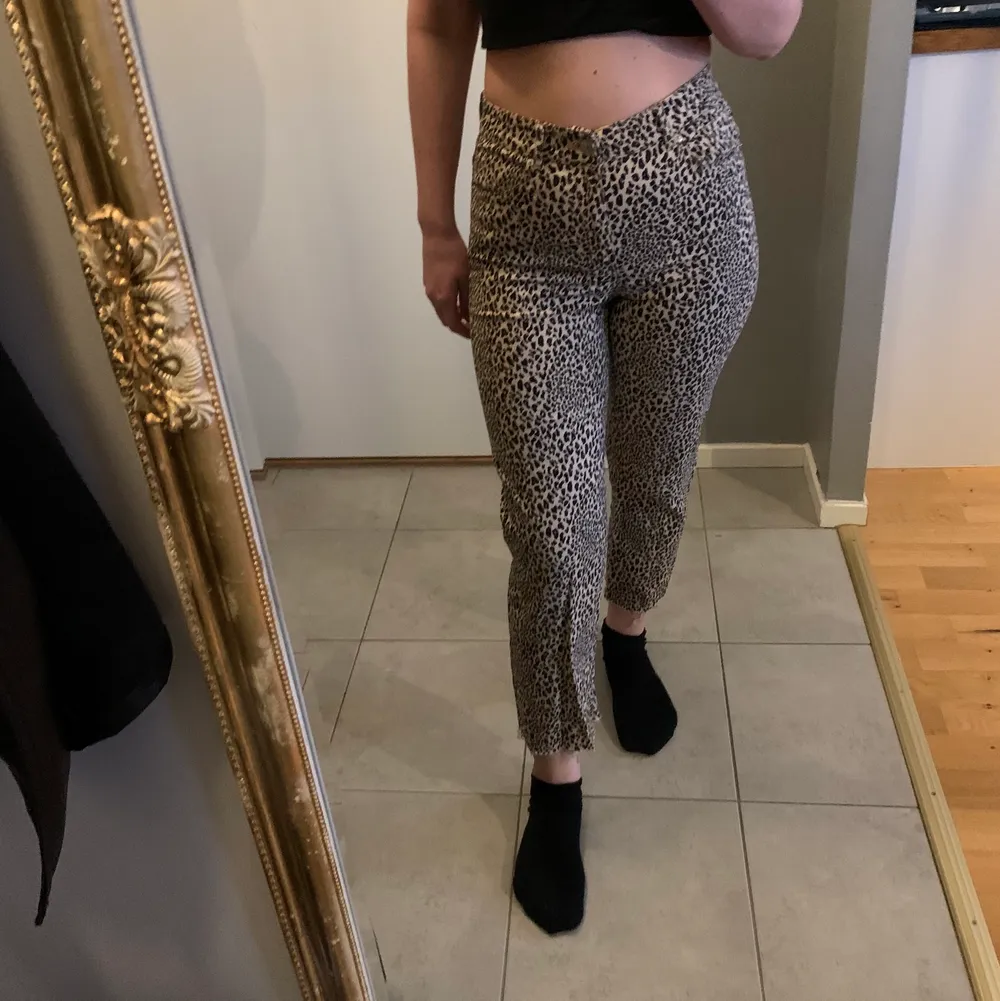 Leopard byxor . Jeans & Byxor.