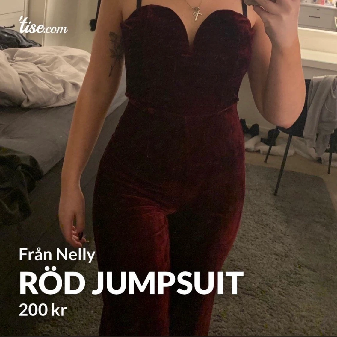 Röd jumpsuit från Nelly. Storlek 36 