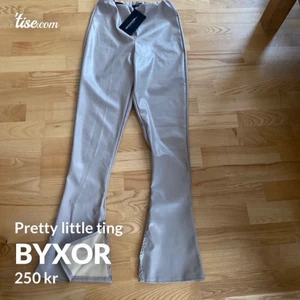 Skit snygga byxor PLT - aldrig använda. Finns ute på frera annonser. Möts i stockholm gröna linjen. Säljer pga inte min stil. Passar Xs,S,M. 200kr. Endast kontant