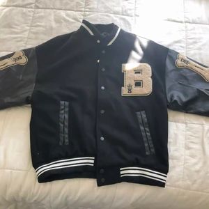 Collage/Baseball/Varisty jacka - Finns i storlek s-xl