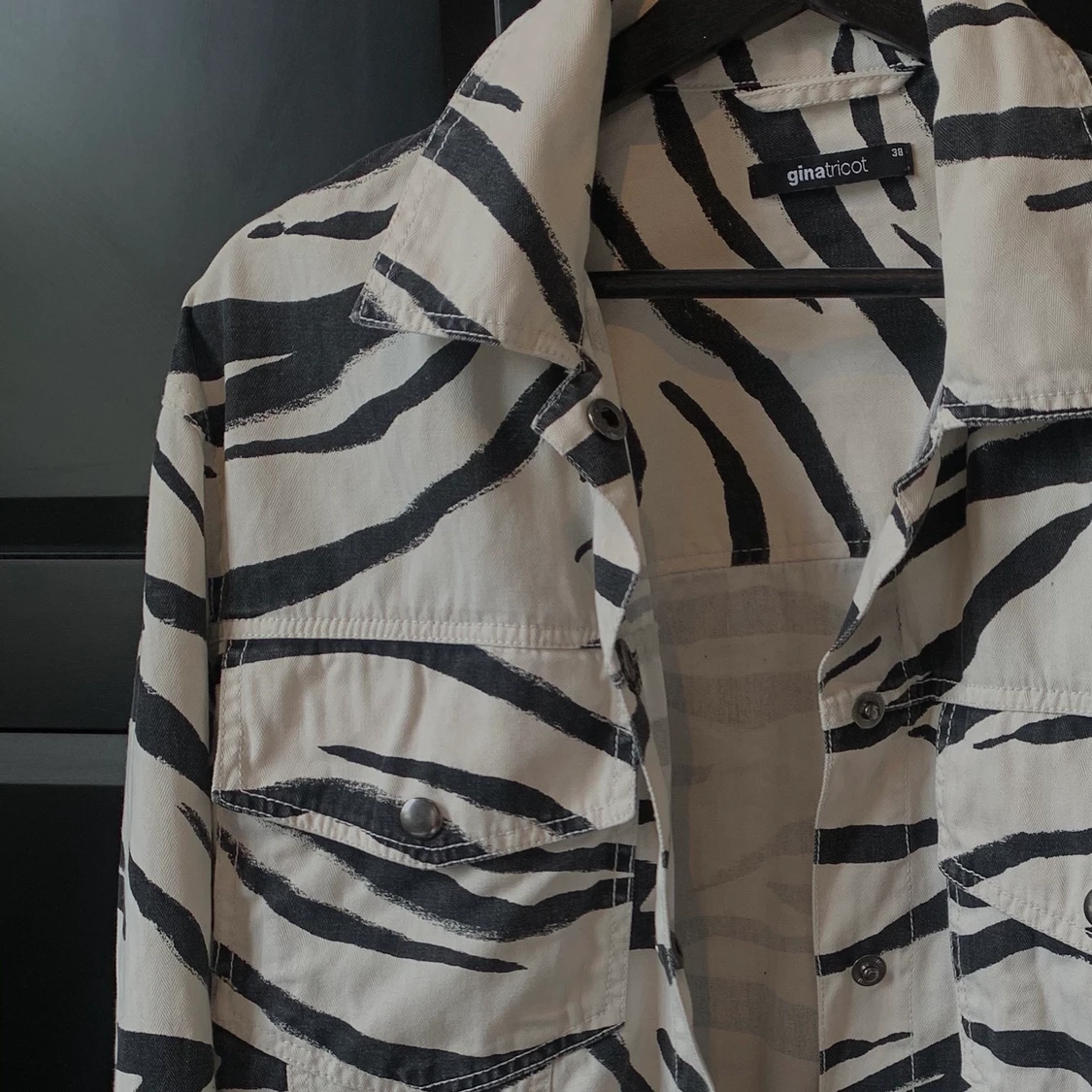 jeansjacka i zebramönster  - 91