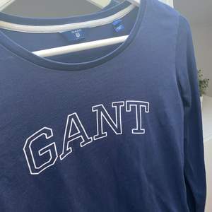 En marinblå tröja från Gant i storlek S.😊 Säljer för att jag aldrig använder den