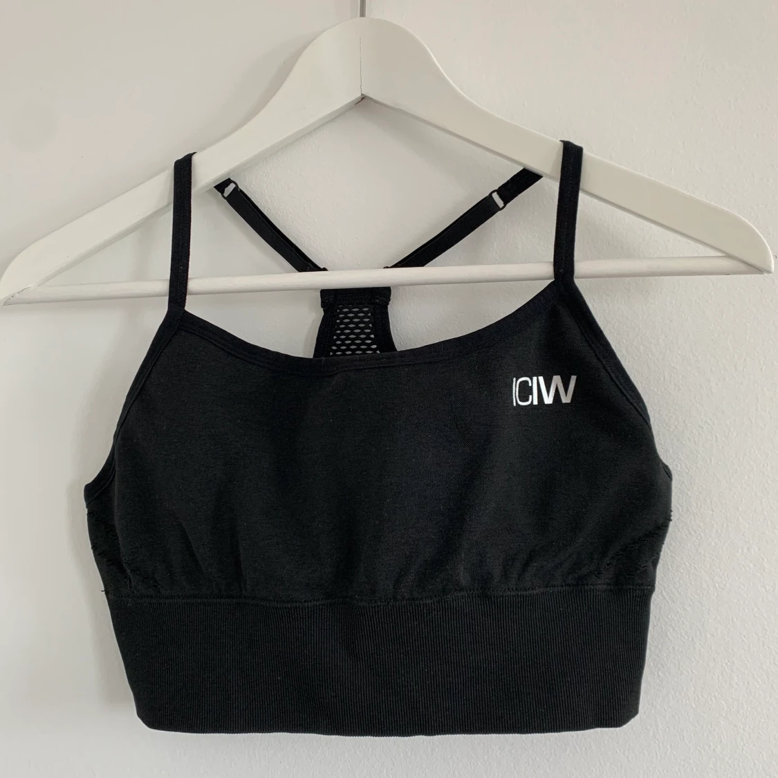 ICANIWILL Queen Mesh Sports Bra